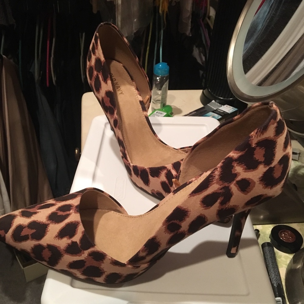 Ladies sz 10 Leopard Pumps